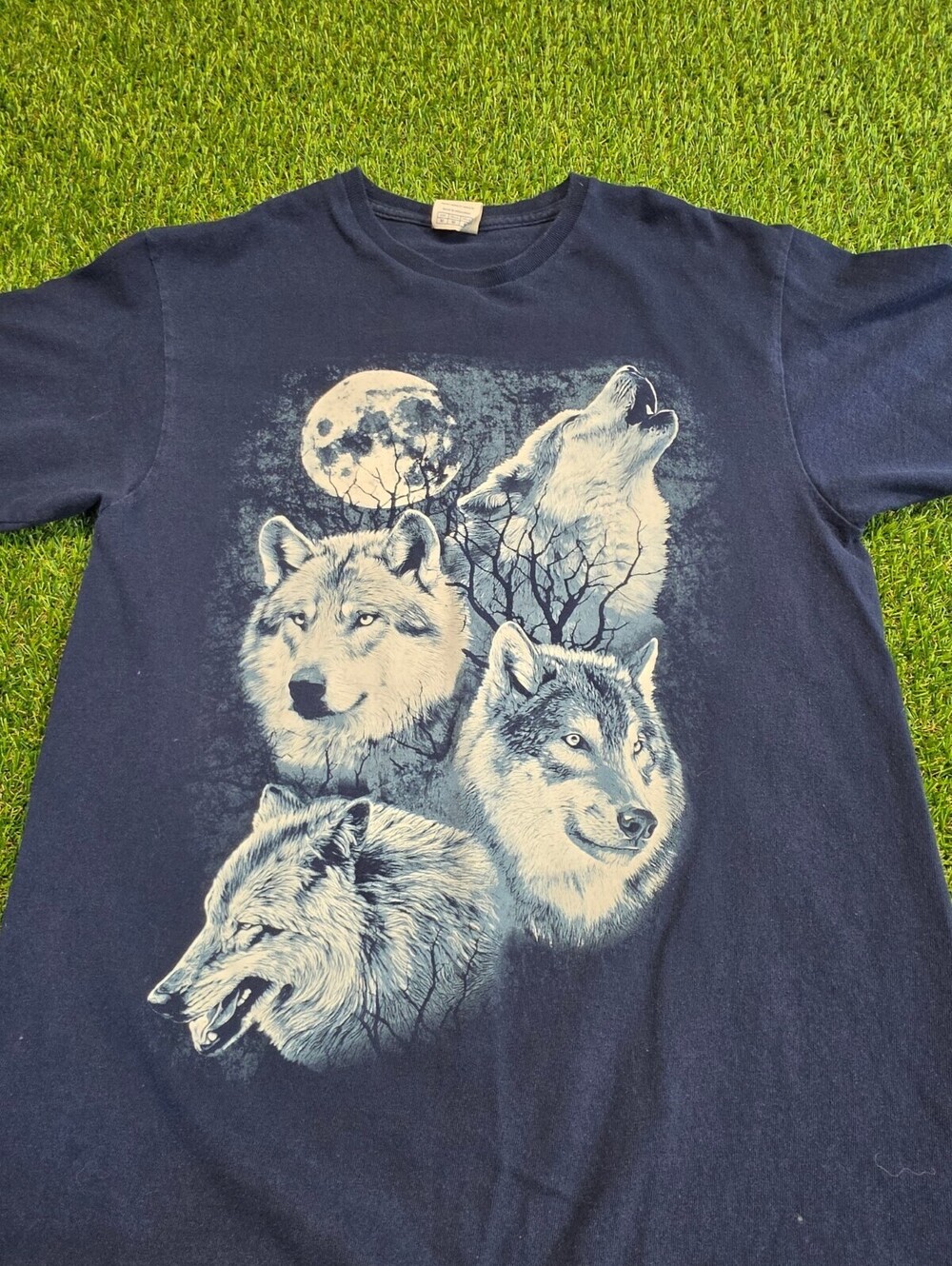 Delta Pro Weight Men's Medium Navy Blue Wolf Graphic T-Shirt